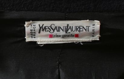 null Yves SAINT LAURENT rive gauche circa 1990

Blouson en lainage noir, col châle...