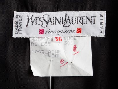 null Yves SAINT LAURENT Rive Gauche

manteau en gabardine de laine marine, col châle...