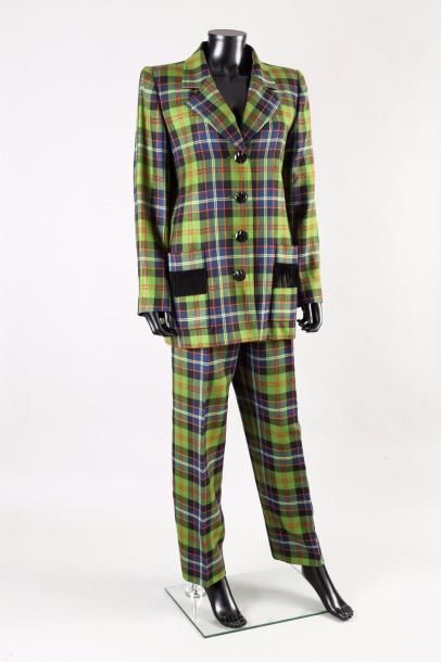 null Yves SAINT LAURENT Rive GAUCHE

Ensemble en tartan dans les tons vert pomme,...