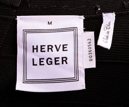 null Hervé LEGER par Max Azria Collection prêt-à-porter Automne/Hiver 2013-2014

Robe...