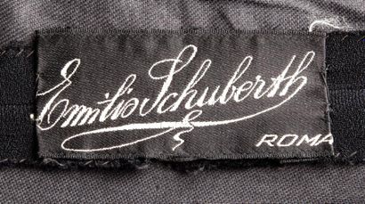null Emilio SCHUBERTH circa 1953/1955

Robe-manteau trompe œil long en crêpe de laine...