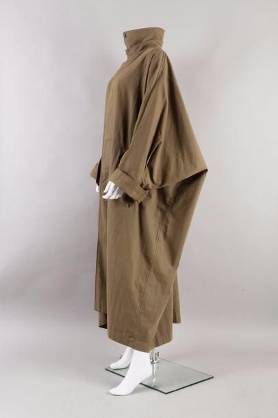 null Issey MIYAKE Windcoat

Imperméable overs size inspiré des costumes des acteurs...