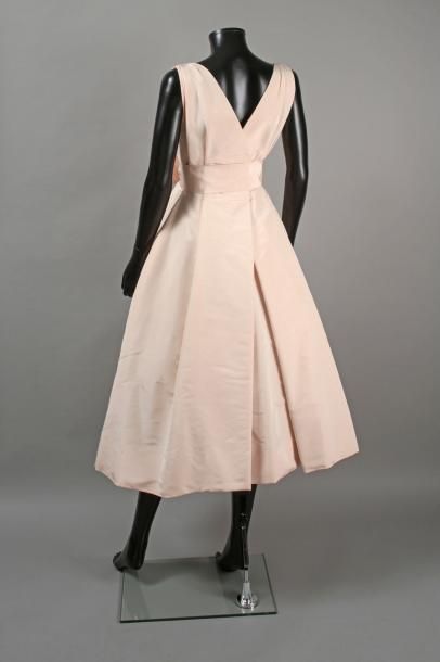 null Christian DIOR haute couture n°19858 circa 1955

Robe de cocktail en faille...