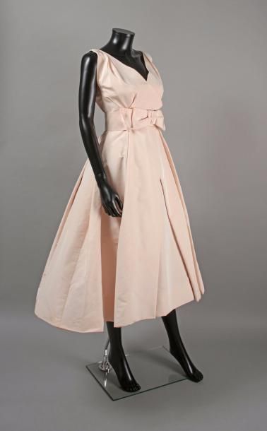 null Christian DIOR haute couture n°19858 circa 1955

Robe de cocktail en faille...