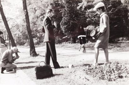 null Jacques-Henri Lartigue (1894-1986)

Mode au Bois de Boulogne, c. 1900-1960.

Hiroko...