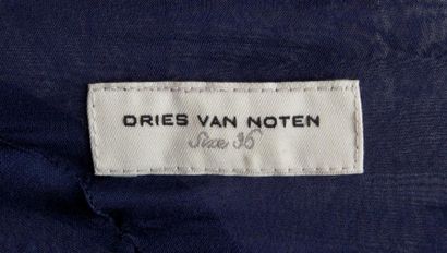 null Dries van NOTEN circa 1990

Jupe portefeuille longue en mousseline bleue, ceinture...