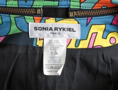 null Sonia RYKIEL Collection Printemps/Eté 2001

Passage n°33

Blazer en coton imprimé...