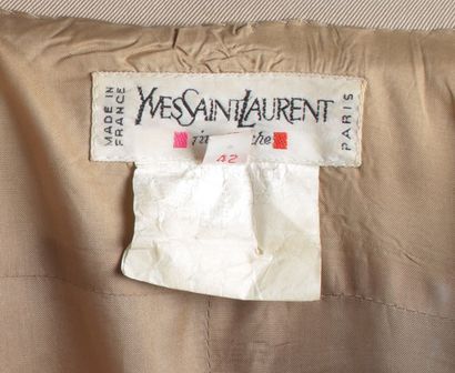 null Yves SAINT LAURENT rive gauche circa 1980

Ensemble composé d'une saharienne...