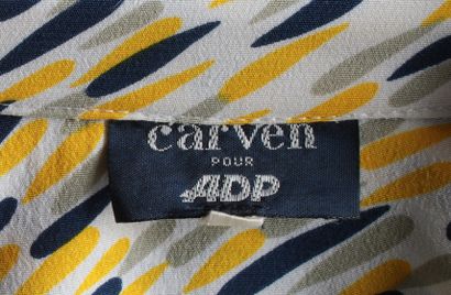 null Carven pour ADP circa 1975/1978

Chemisier en crêpe imprimé multicolore sur...