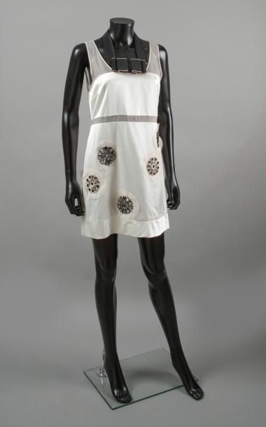 null Barbara BUI circa 2008

Robe de forme trapèze en satin de coton polyester blanc...