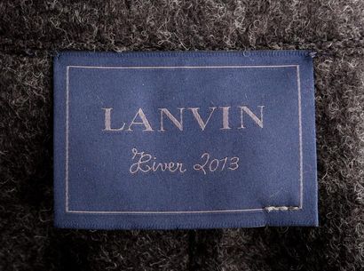 null LANVIN Hiver 2013

Manteau en lainage gris foncé, gris clair, col cranté, boutonnage...