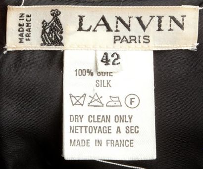 null Eric Bergère pour LANVIN circa 1991/1994

Robe en crêpe de soie noir, encolure...
