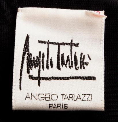 null Angelo TARLAZZI circa 1990

Robe de cocktail en crêpe et stretch noir de forme...