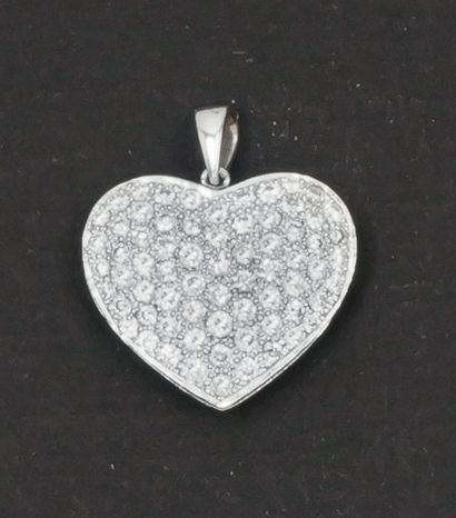 null Pendentif «Coeur» en or gris orné d'un pavage de diamants taillés en brillant.
P....