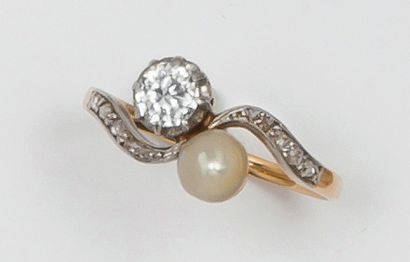 null Bague «Toi et Moi» en or jaune ornée d'un diamant taillé en brillant et d'une...