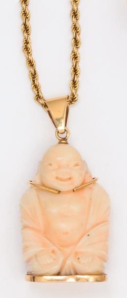 null Chaîne en or jaune torsadé et pendentif en or jaune orné d'un Bouddha en corail...