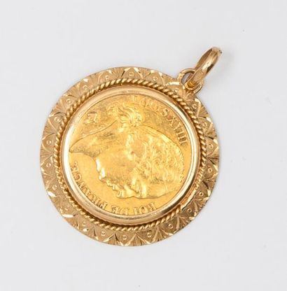 null Pendentif en or jaune ciselé orné, au centre, d'une pièce de 20 francs, Louis...