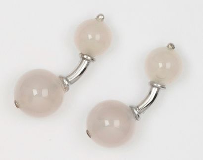 null Paire de boutons de manchettes en or gris ornés de boules d’agate et de deux...