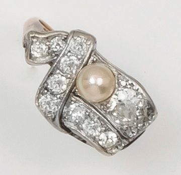 null Bague «Noeud» en platine et or 14K ornée d’une perle de culture bordée de diamants...