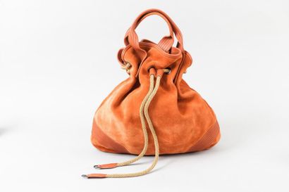 BOTTEGA VENATA Sac 44 cm en daim rouille et cerf à la couleur, fermeture par une...