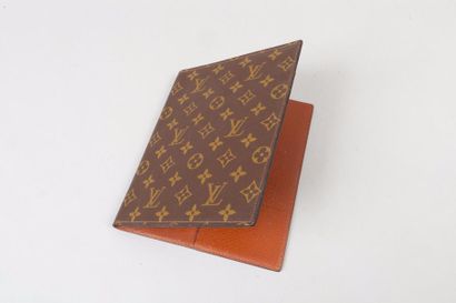 LOUIS VUITTON Couverture d'agenda GM en toile monogram, intérieur en porc cognac....