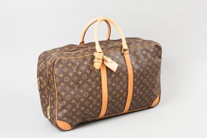 Louis VUITTON Année 1989 Valise « Sirius deux poches » 57 cm en toile monogram et...