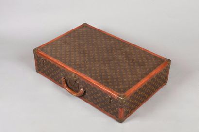 Louis VUITTON Avenue Marceau n°878493 serrure n°123689 Valise « Bisten » en toile...