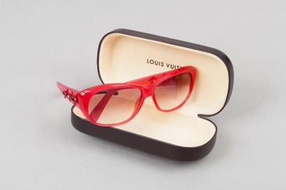 LOUIS VUITTON Paire de lunettes de soleil en acétate pailleté rose, verres fumés,...