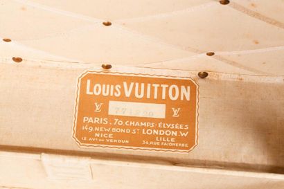 Louis VUITTON Champs Élysées n°771229 Serrure n°061273 Malle cabinet en toile monogram...