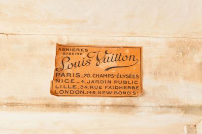 Louis VUITTON Champs Elysées n°732429 serrure n° 045745 Malle cabine en toile monogram...