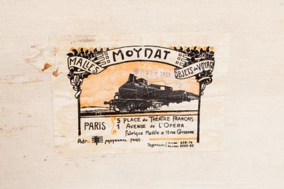 MOYNAT Avenue de l'opéra Circa 1918 Malle bombée en toile enduite noire chiffré L.B,...