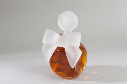 GRES Parfum Année 1993 Coffret « cabochard » composé d'un important flacon en verre...