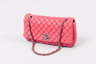 CHANEL Collection croisière 2013 « Versailles » Sac 25 cm en cuir enduit matelassé...