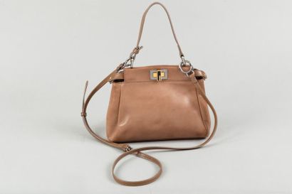 FENDI Sac « Peekaboo » PM 22 cm en veau étoupe, fermoir pivotant en acier et métal...