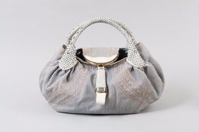 FENDI Collection 2006 Sac « Spy » 40 cm en toile rayée blanche, marine à surpiqures...