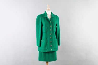 CHANEL boutique Tailleur en tweed de laine vert bouteille composé d'une veste à col...