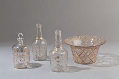 null Ensemble de quatre verreries de Beykoz, Turquie, XIXe siècle Comprenant trois...