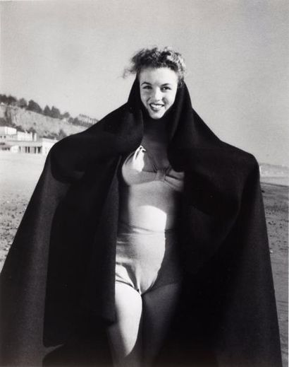null André de Dienes (1913-1985) Marilyn Monroe à la couverture. Tobey beach, 1946....