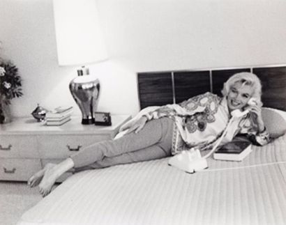null George Barris (1922-2016)

Marilyn Monroe. Hollywood Hills, juillet 1962. 

Épreuve...