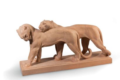 null André BECQUEREL (1893-1981) Couple de lionnes Epreuve en terre cuite, signée...