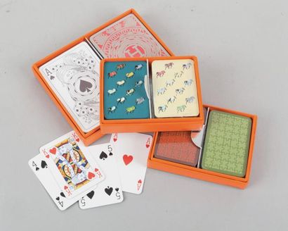 null HERMÈS Paris made in France	

*Ensemble de trois sets de jeux de cartes de voyages,...