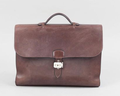 null HERMÈS Paris made in France année 2004	

*Sac à dépêches 40cm en veau Swift...