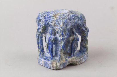 null Népal, vers 1920 Stèle bouddhique chaitya en lapis-lazuli, représentant quatre...