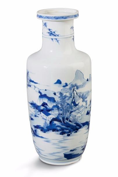 Chine, Epoque Kangxi Vase balustre en porcelaine...