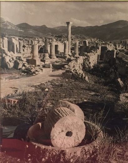 null Ruines de Volubilis. 

Photographie. Tirage argentique. Ca. 1930. Dim. 29x2...