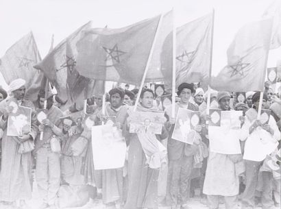 null Photographe non identifié	

Maroc, novembre 1975.	

La marche verte dans la...