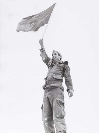 null Photographe non identifié	

Maroc, novembre 1975.	

La marche verte dans la...