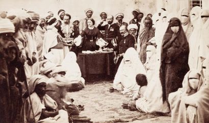 null Eugène Disdéri (1819-1889)	

Algérie, 1860.	

Dignitaires français et algériens.	

Kabyles...