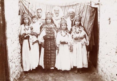 null Photographe non identifié	

Algérie, c. 1890.	

Kabylie.	

Villa sous la neige....