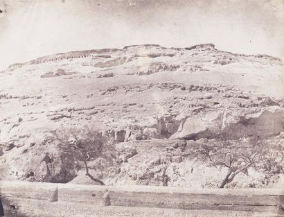 null Maxime du Camp (1822-1894)	

Égypte, c. 1850.	

Syout. Montagne de la nécropole...